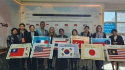 Guru SMPN 22 Surabaya Wakili Indonesia di 4th Internasional Conference on Education 2025 di Korea Selatan