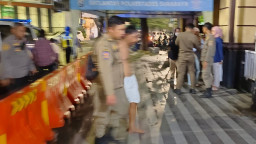 Aksi Sigap Tim Alugoro Satpol PP Kota Surabaya Gagalkan Curanmor di Kawasan Kota Lama
