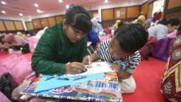 Lomba Unik Warnai Hari Ibu 2025 di Surabaya