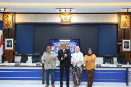 Rektor Untag Surabaya Harjo Seputro Selesaikan Studi Doktoral di Universitas Sebelas Maret Surakarta