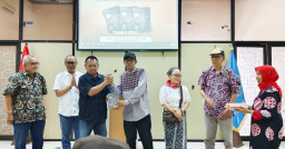 Tanpa Jeda Terus Menulis