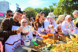 Festival Rujak Uleg dan Surabaya Vaganza Lolos Kurasi 125 Terbaik Karisma Event Nusantara