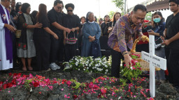 Lepas Kepeegian Ketua DPRD Surabaya, Wali Kota Eri Lanjutkan Perjuangan untuk Masyarakat Miskin