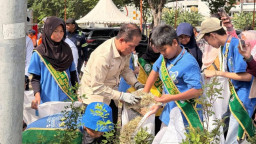 PAM Surya Sembada Dukung Gerakan Indonesia Asri Melalui Kegiatan Korve Kalimas di Monkasel Bersama Menteri LH