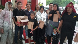 Pokja JUDES Bagikan Ratusan Takjil di Jalan Yos Sudarso