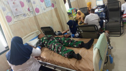 Sinergi TNI dan Stakeholder, Donor Darah di Puskesmas Geger Berjalan Lancar