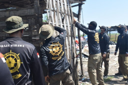 Pemkot Surabaya Tertibkan Puluhan Gudang Sampah Ilegal di Kawasan TPA Benowo