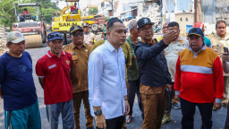 Pengelolaan Kawasan Kali Tebu, Wali Kota Eri Cahyadi Target Pengaspalan Jalan Tuntas 20 Hari