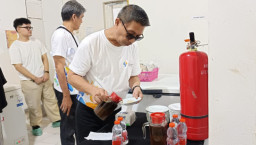 Karyawan PLN Belajar Bisnis Froozen Food di Pempek Tjek Entis