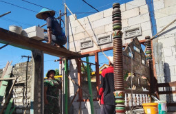 Babinsa dan Warga Jrengik Wujudkan Rumah Layak Huni