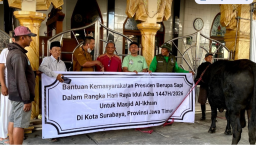 Pemkot v Surabaya Salurkan Siap Kurban Banpres 850 Kilogram ke Masjid Al Iksan