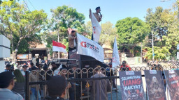 Gempar Jatim Soroti Transparansi Pengadaan Pompa Air, Gelar Aksi di DLH dan Balai Kota Surabaya