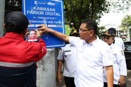 Pemkot Surabaya Pasang Foto Jukir di 819 Titik Parkir Digital