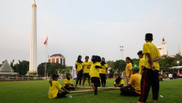 Bernostalgia di Cangkrukan Sore Nikmati Sajian Kuliner di Tugu Pahlawan