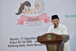 Rekor Muri 1,3 Juta Siswi se- Jabar Serentak Minum Tablet Tambah Darah