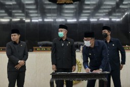 Gubernur Ridwan Kamil Tanda Tangani Perubahan KUA dan PPAS Anggaran