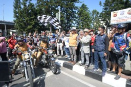 Ridwan Kamil Ingatkan Kelompok Penyanyi Jalanan Jabar Agar Jaga