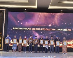 Wali Kota Eri Cahyadi Terima Penghargaan Pembina Terbaik Sentra Pangan
