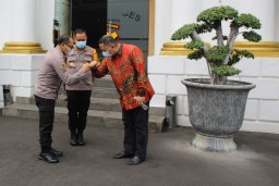 Bahas Keamanan Libur Nataru, Plt Wali Kota Surabaya Audiensi Bersama Forpim