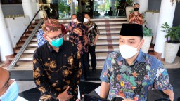 Pemkot Surabaya Terima Bantuan Alat Terapi Pernapasan dari PT HM Sampoerna