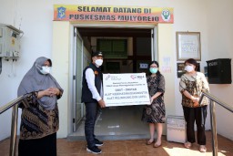 Pemkot Surabaya Terima Bantuan Ribuan Alkes dari RS Mitra Keluarga Group