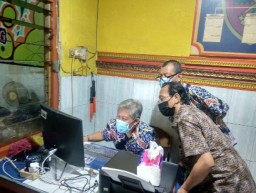 Camat dan Lurah Surabaya Mulai Tancap Gas Berkantor di Balai RW