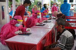 Pemkot Surabaya dan BIN Gelar Rapid Test Massal Gratis untuk Memutus Penyeb