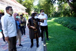 BRI Serahkan Bantuan Mobil PCR ke Pemkot, Sehari Bisa Tes 400 Sampel