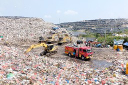 Pemkot Surabaya Semprotkan Larutan Organik di TPA Benowo