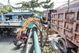Cegah Banjir di Kawasan Perkampungan, Pemkot Lakukan Pengerukan