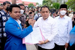 Demo Tolak Kenaikan BBM di Surabaya Kondusif