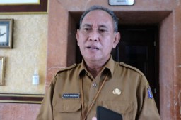 Dispendik Surabaya Bagikan Seragam Sekolah Gratis Siswa Gamis