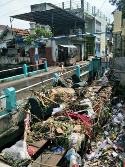Tingginya Curah Hujan dan Limbah Kasur Jadi Penyebab Genangan di Surabaya