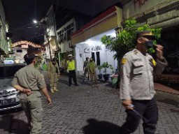 Satpol PP bersama TNI-Polri Rutin Patroli di Eks Lokalisasi Dolly