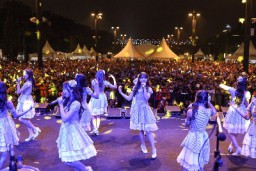 JKT 48 Pecahkan Histeria Fans di Puncak HUT ke-34 FIFGROUP