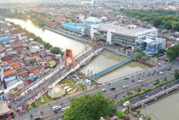 Gedung Parkir dan Terminal Intermoda Joyoboyo Wadahi Berbagai Angkutan Umum