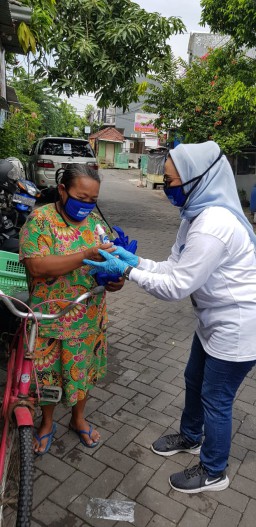 Fraksi Dan DPC Partai Demokrat Surabaya Bagikan 10.000 masker