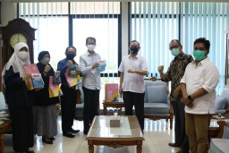 Ketua DPRD: Dedikasi Unair dalam Tangani Covid-19 Membanggakan Surabay