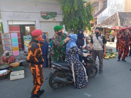 KORAMIL 0817/06 MANYAR MELAKSANAKAN GERAKAN WAJIB BERMASKER