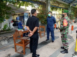 Danramil Gubeng : Babinsa Wajib Sosialisasi Protokol Kesehatan