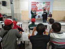 Ratusan Bonek Sambut Armuji Dengan Nyanyian Kemenangan
