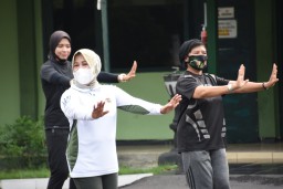 Persit Koorcab Rem 084 Gelar Olahraga Bersama