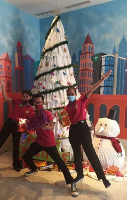 Aneka Kemeriahan NATAL di ibis Styles Surabaya Jemursari