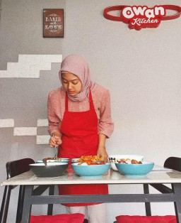 OWAN KITCHEN MELAYANI PELANGGAN DENGAN SEPENUH HATI