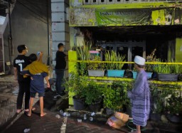 Polsek Kenjeran Selidiki Penyebab Kebakaran Rumah