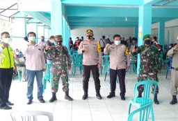 Kapolsek Semampir Pimpin Pengamanan Pelaksanaan Pengambilan BLT