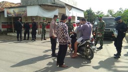 Aparat Gabungan melaksanakan penegakan disiplin Prokes