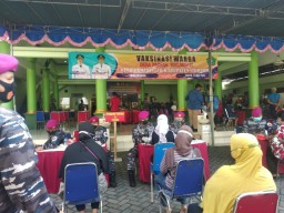 Vaksinasi di Desa Pabean Sidoarjo, Berjalan Lancar