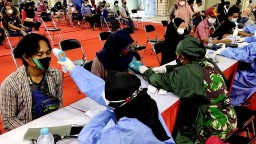 PROGRAM PERCEPATAN VAKSIN MASSAL TAHAP II DISELENGGARAKAN DI GRESIK