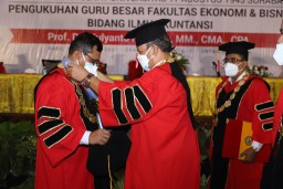 Pengukuhan Dr. Mulyanto Nugroho Sebagai Guru Besar Di Untag